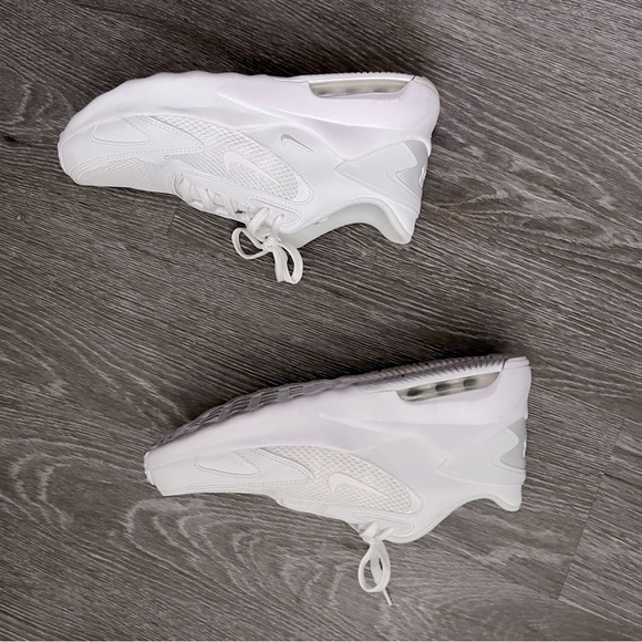White Nike Air Max Sneakers Like New Size 9 - Picture 5 of 7